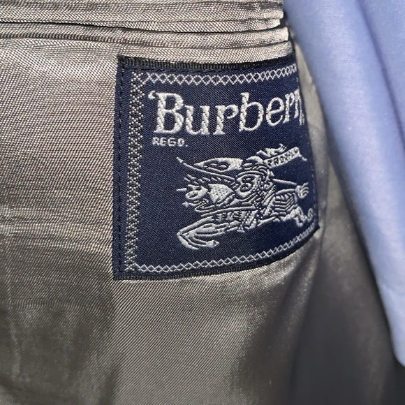 Burberry’s Size 48 L US Blazer in Navy Blue and Gold Buttons. - Picture 11 of 16